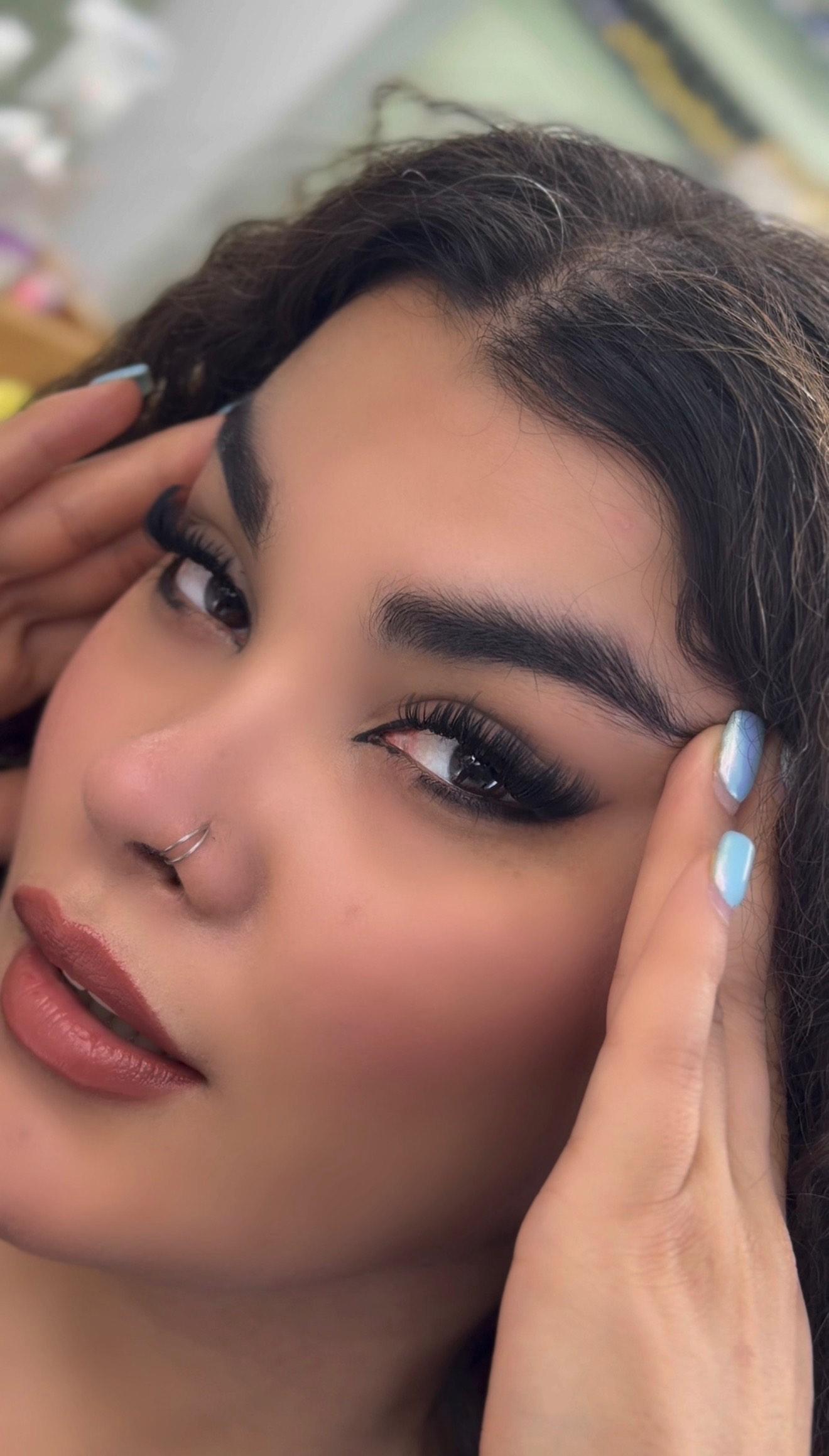 اکستنشن مژه — مژه در سالن زیبایی شهریار
